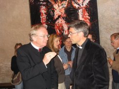 Vernissage - Pfarrer Klaus Heine im Gespräch mit Pfarrer Richard Posch © Kunst im Karner - St. Othmar
